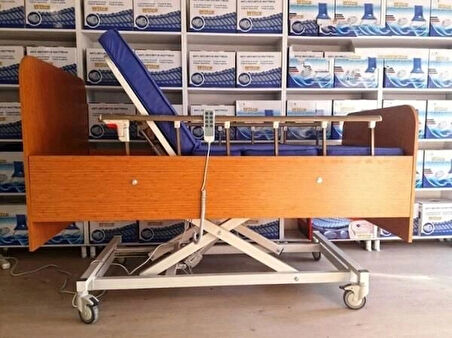 3 Motorlu Ahşap Ev Tipi Hasta Karyolası | 220 Kg Taşıma Kapasiteli, Ayarlanabilir ve Konforlu