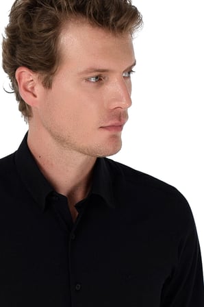 Siyah Basic Slim Fit Dar Kesim Düz Sert Yaka Uzun Kollu Gömlek