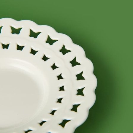 Paçi Dantel Kelebek Motifli Porselen Çay Tabağı - Beyaz