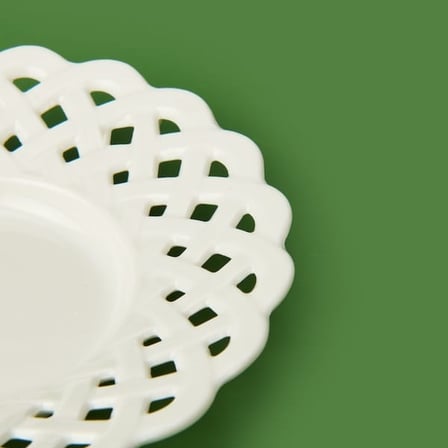 Paçi Dantel Motifli Porselen Çay Tabağı - Beyaz