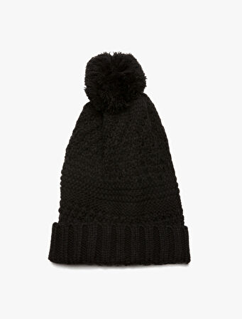 Ponpon Detaylı Örgü Bere