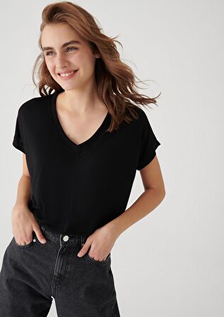 Mavi V Yaka Siyah Basic Tişört 166449-900