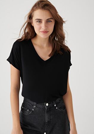 Mavi V Yaka Siyah Basic Tişört 166449-900
