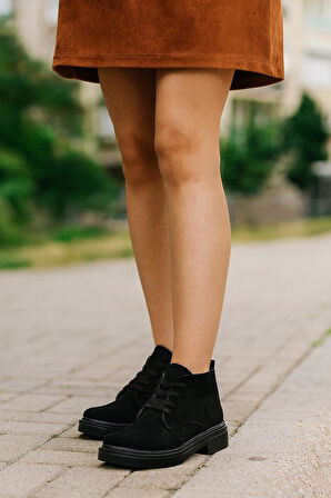 Kalın Poli Taban Bağcıklı Bilekte Kadın Bot & Bootie Süet