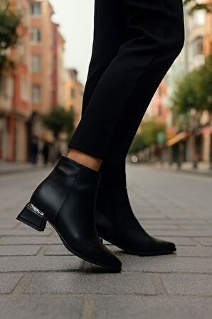 Kadın Topuk Detaylı Fermuarlı Kadın Bot