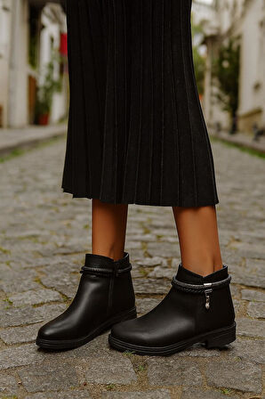   Kadın Cilt ve Nubuk Aksesuar Detaylı Fermuarlı Rahat Kışlık Bot Kaymaz Taban H01