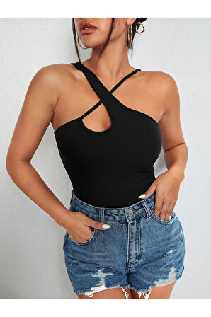 Siyah Renk Asimetrik Yaka Düz Desensiz İnce Çarpaz Askılı Likralı Fitilli Kaşkorse Crop Top Bluz