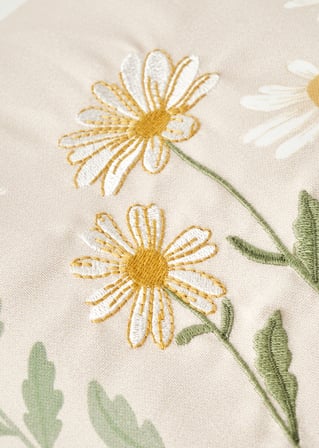 Daisy Volanlı Kenar Nakışlı Dekoratif Yastık Kılıfı Bej (35x50 cm)