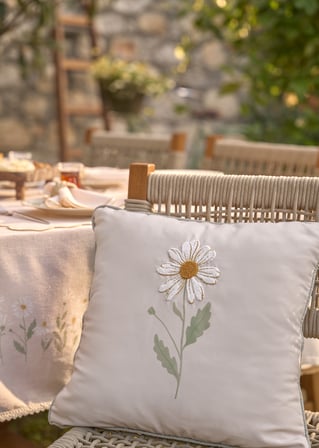 Daisy Biyeli Punchlı Dekoratif Yastık Kılıfı Bej (43x43 cm)