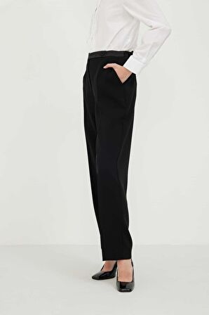 Beli Saten Kemerli Havuç Crep Pantolon Siyah