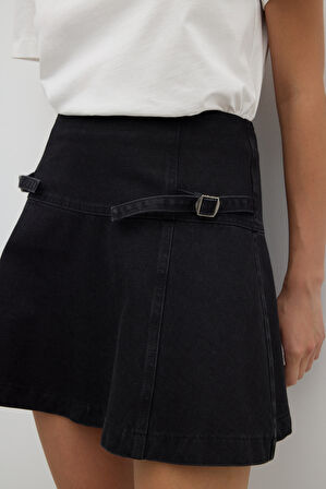 Metal Tokalı Denim Mini Etek Siyah