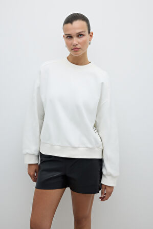 Trok Detaylı Bisiklet Yaka Sweatshirt Beyaz
