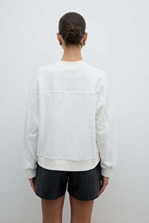 Trok Detaylı Bisiklet Yaka Sweatshirt Beyaz