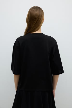 Bisiklet Yaka Fiyonk Taş Baskılı T-shirt Siyah