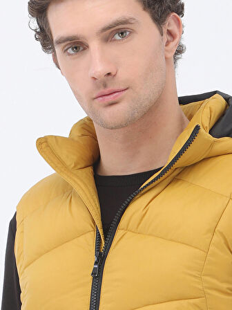 Sarı Regular Fit Kapüşonlu Casual Dokuma Spor Yelek