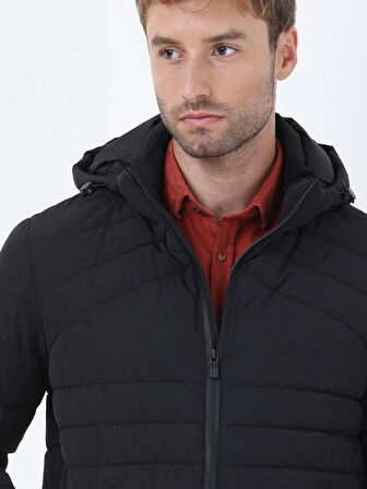 Siyah Regular Fit Kapüşonlu Casual Dokuma Mont