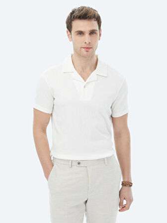 Beyaz Jakarlı Küba Yaka Pamuk Karışımlı T-Shirt