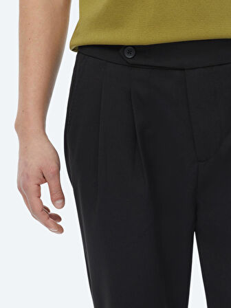 Siyah Düz Dokuma Carrot Fit Smart Casual Pantolon