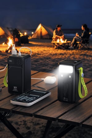 7GO GPW-13 50000 mAh 22,5W Hızlı Şarj Powerbank, Dahili Type-C ve Lightning Kablolu, Dijital Ekranlı, LED Aydınlatmalı