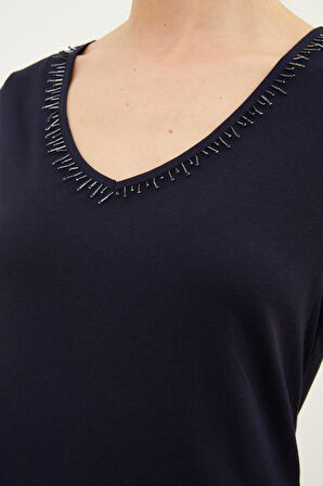 Kadın Yakası Boru Boncuklu V Yaka Kısa Kol T-shirt