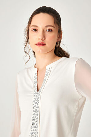 Taş Detaylı Uzun Şifon Kollu Yuvarlak Açık Yaka Bluz