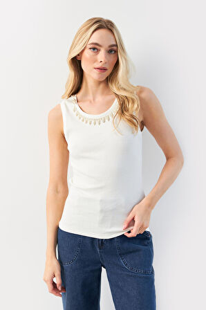 Kolsuz Yuvarlak Yakası Boncuklu T-shirt