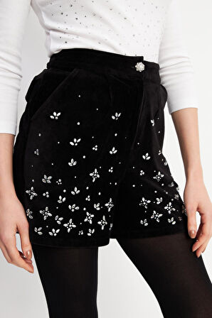 Önü Çiçek Taş Desenli İki Cepli Siyah Kadife Şort