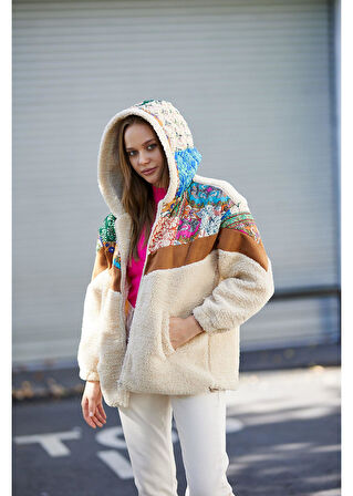 Kapüşonlu Robası Kapitone Etnik Desenli Mont