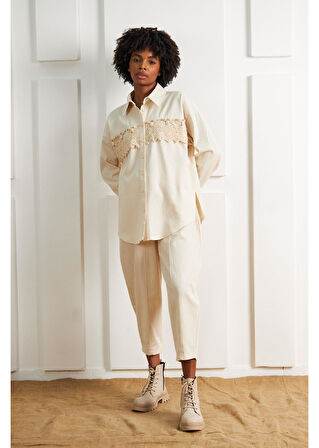 Önü Dantelli Balıksırtı Gabardin Gömlek 