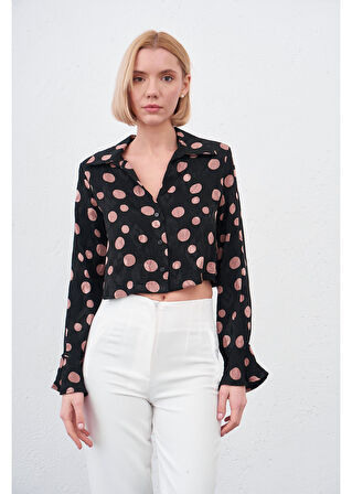 Kolları Volanlı Puantiyeli Saten Gömlek 