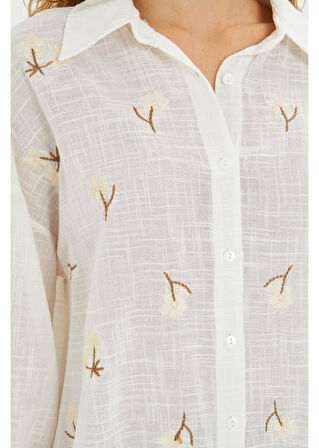 Papatya Nakışlı Keten Görünümlü Gömlek 