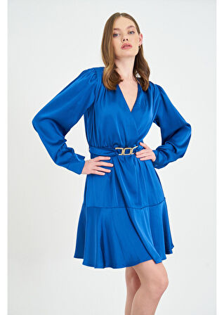 Kruvaze Yaka Metal Tokalı Saten Elbise