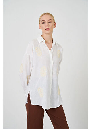 Kolları ve Önü Nakış Detaylı Keten Görünümlü Gömlek 