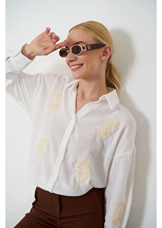 Kolları ve Önü Nakış Detaylı Keten Görünümlü Gömlek 