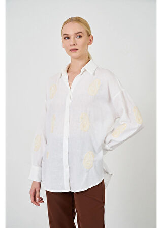 Kolları ve Önü Nakış Detaylı Keten Görünümlü Gömlek 