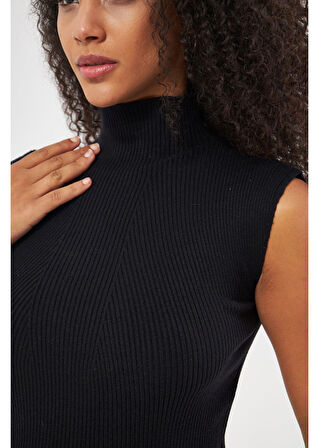 Yarım Balıkçı Kolsuz Triko Kazak 