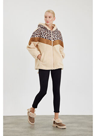 Leopar Garnili Kapüşonlu Peluş Mont