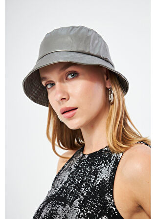 Gümüş Deri Şapka 