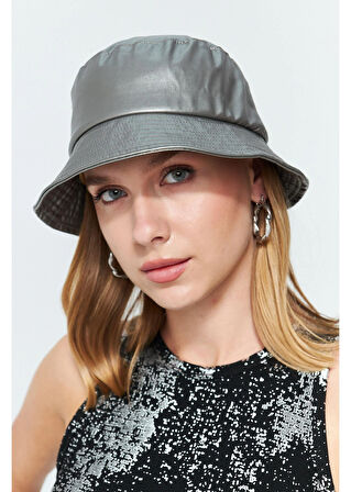 Gümüş Deri Şapka 