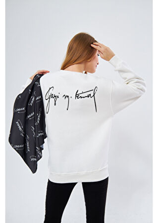 Cumhuriyet Koleksiyonu Atatürk Baskılı Sırtı İmzalı Sweatshirt 