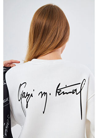 Cumhuriyet Koleksiyonu Atatürk Baskılı Sırtı İmzalı Sweatshirt 