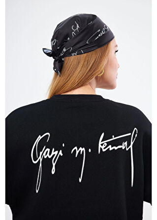 Cumhuriyet Koleksiyonu Atatürk Baskılı Sırtı İmzalı Sweatshirt 