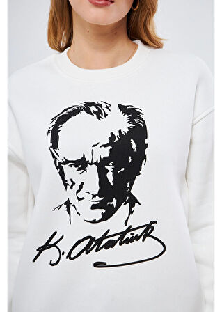 Cumhuriyet Koleksiyonu Atatürk Baskılı İmzalı Sweatshirt 