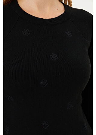 Çiçek İşlemeli Uzun Kollu Örgü Kazak 