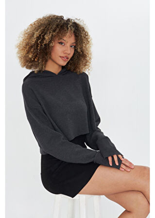Uzun Kollu Kapüşonlu Sweatshirt 