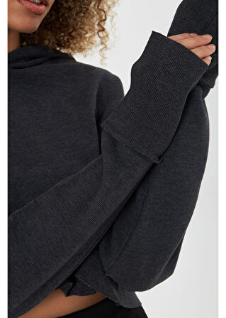 Uzun Kollu Kapüşonlu Sweatshirt 