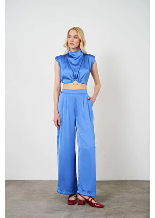 Halka Detaylı Pileli Saten Bluz