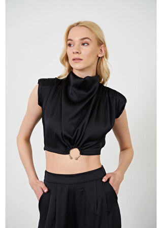 Halka Detaylı Pileli Saten Bluz