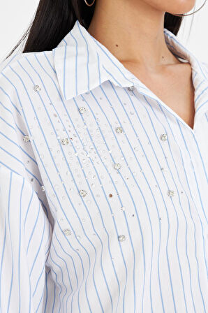 Kolu ve Önü Taşlı Çizgili Poplin Gömlek