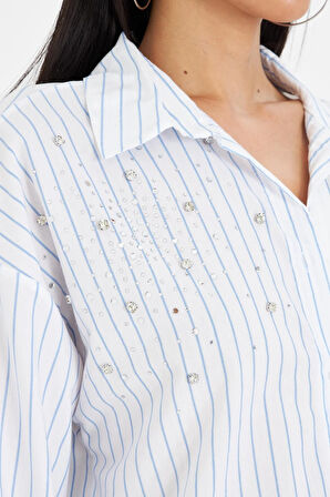 Kolu ve Önü Taşlı Çizgili Poplin Gömlek